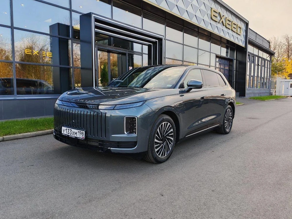 Exlantix ET Топ 1.5hyb AT 4WD (469 л.с.)
